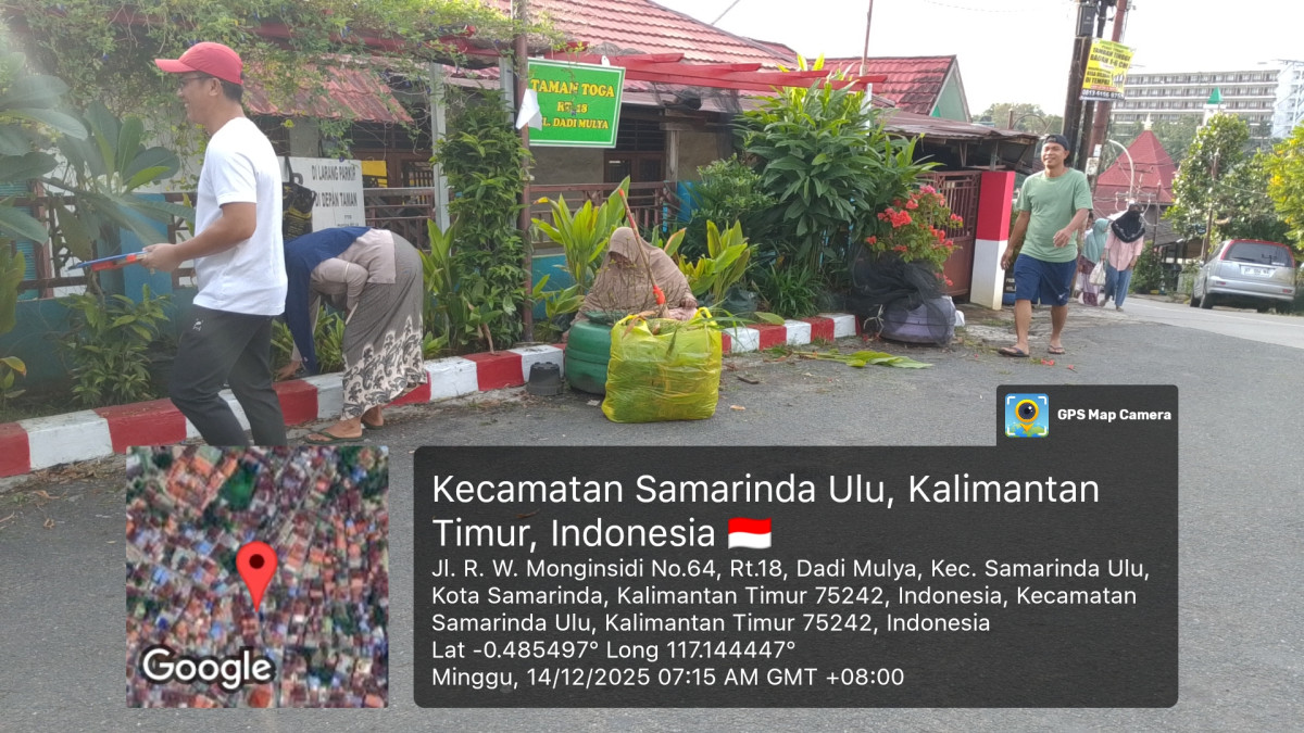 Kerja Bakti Membersihkan Taman Toga RT.18 Kelurahan Dadi Mulya