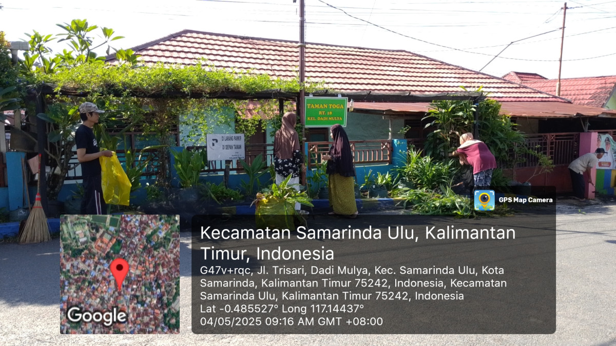 Kerja bakti membersihkan lingkungan wilayah RT.18