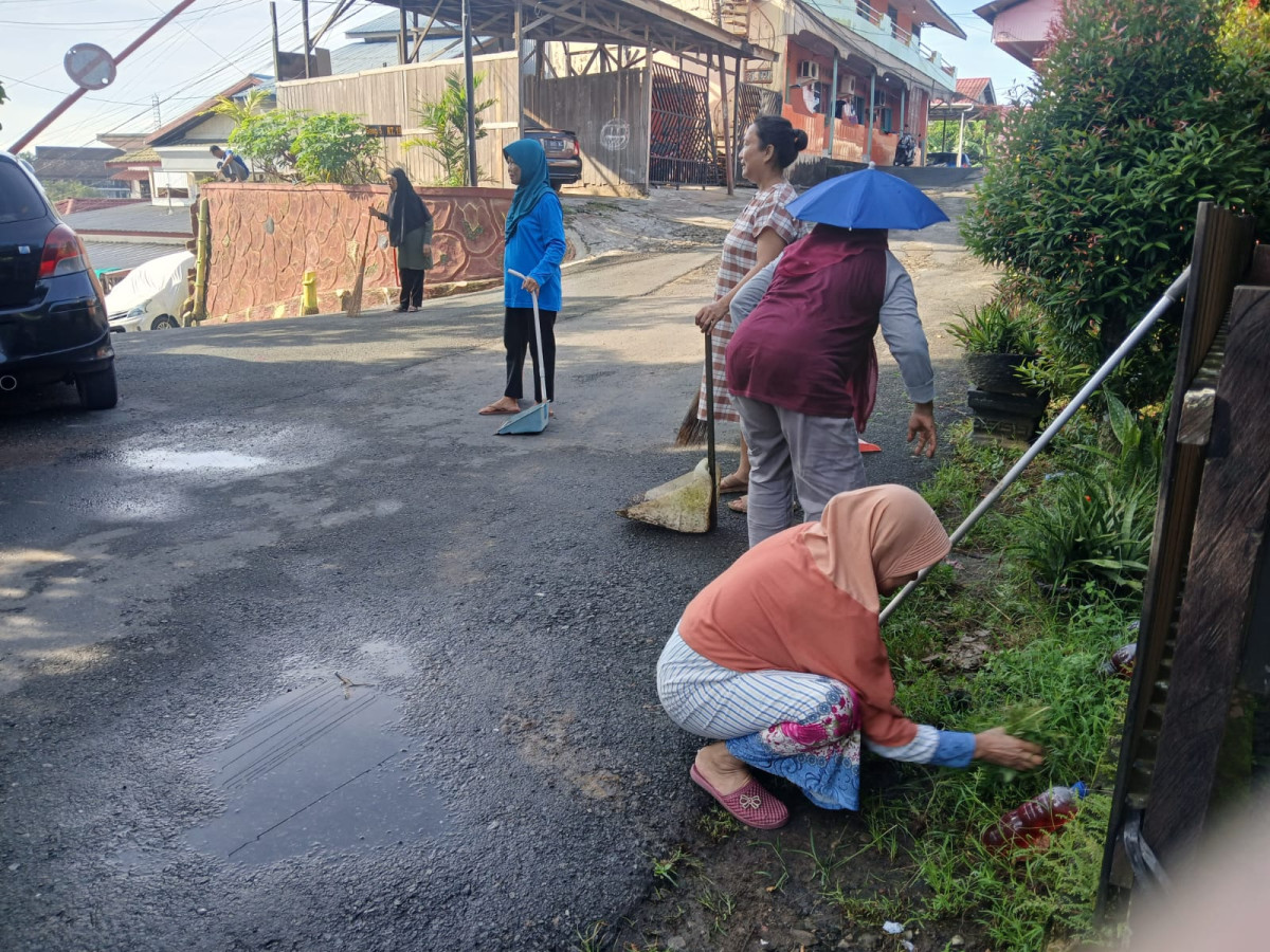 Kegiatan kerjabakti di RT 19