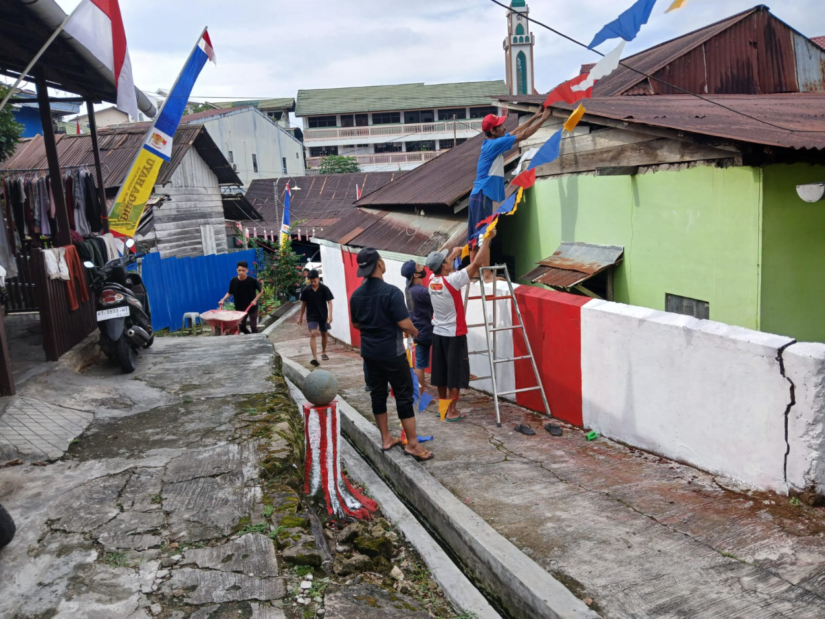 Kegiatan kerjabakti RT 19 bersama warga