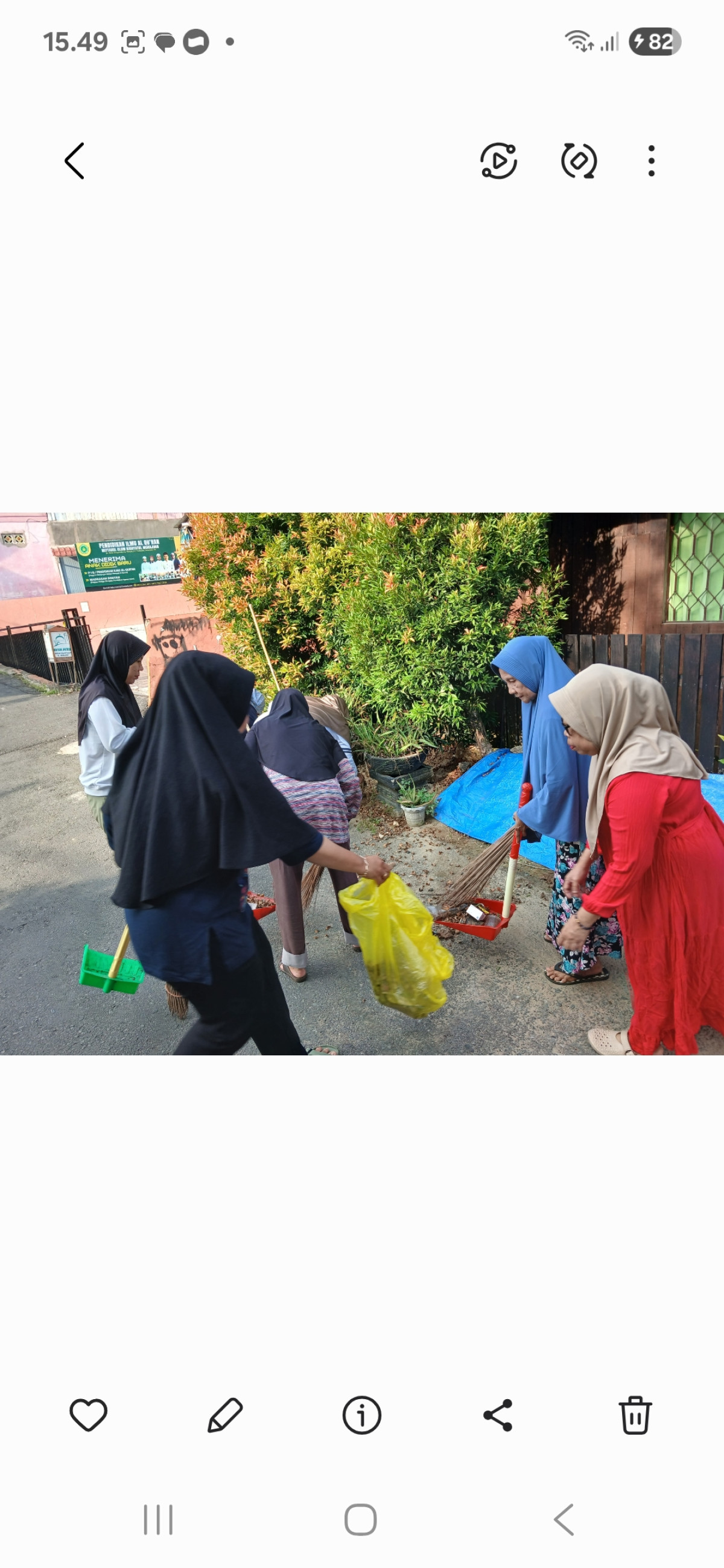 Gotong royong bareng warga Rt 19