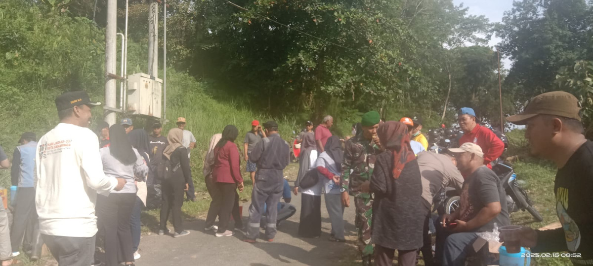 Gotong royong massal kelurahan