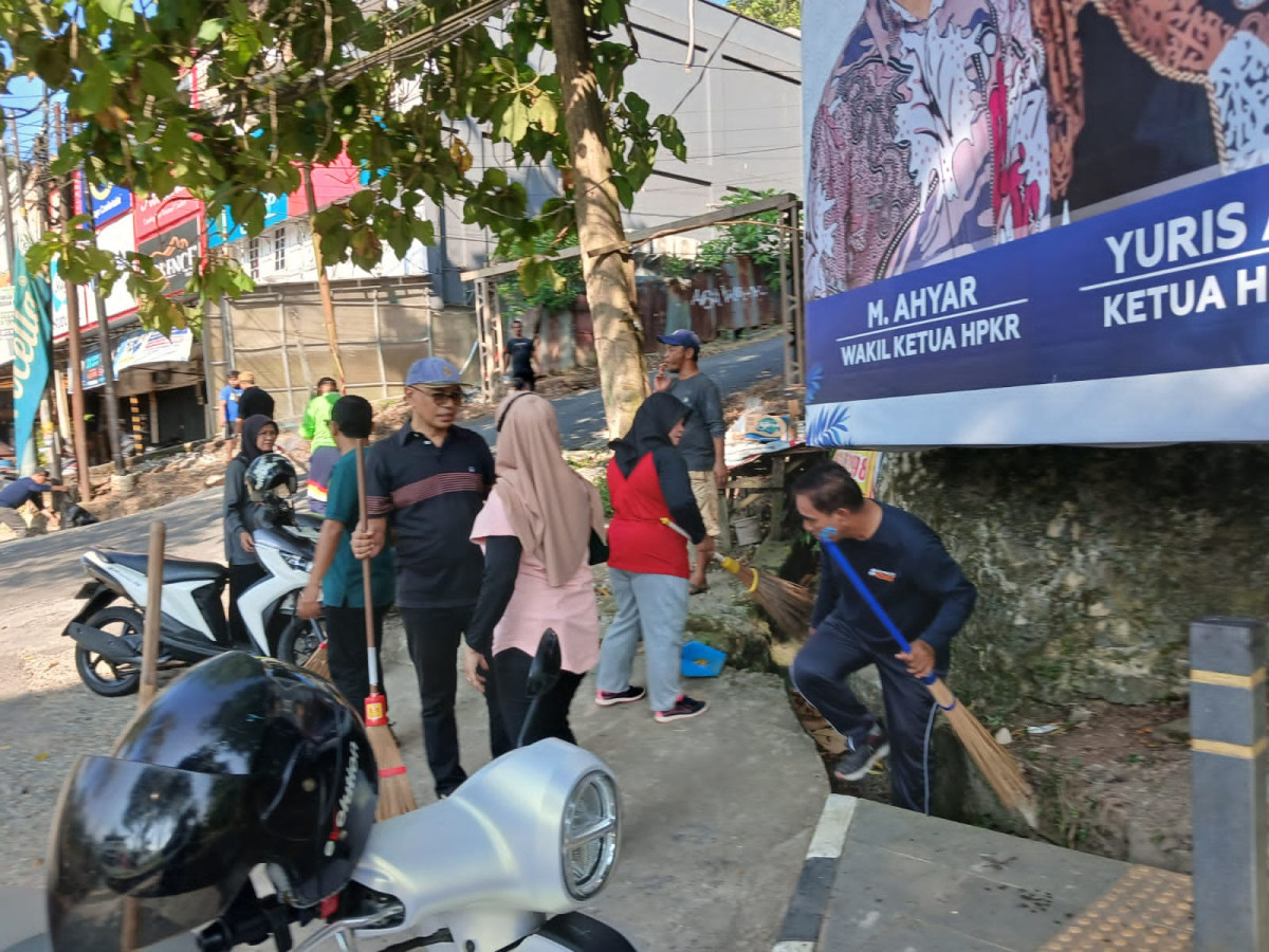 Kegiatan kerja bakti Gabungan