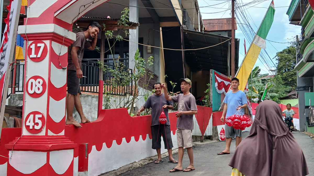 Gotong royong persiapan 17 agustus