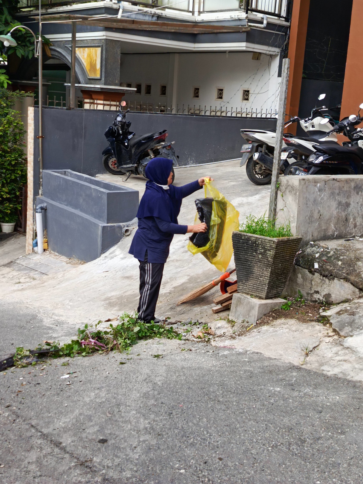 Senam dan kerja bakti