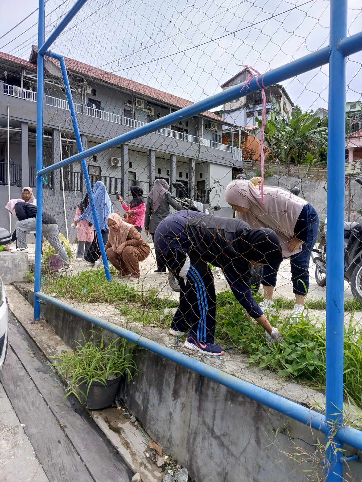 Senam sehat dan gotong royong