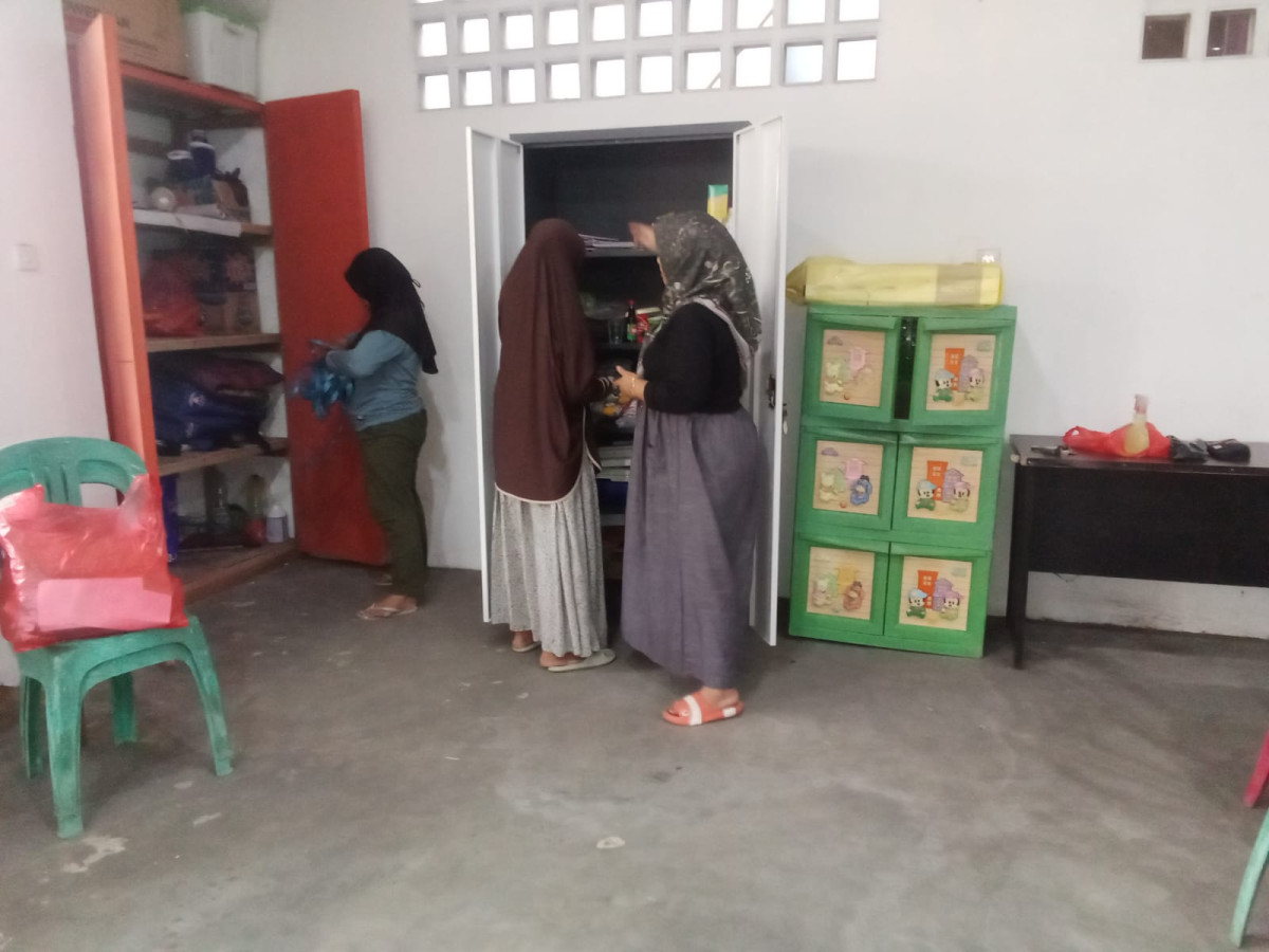 Kegiatan bersih2 Balai desa