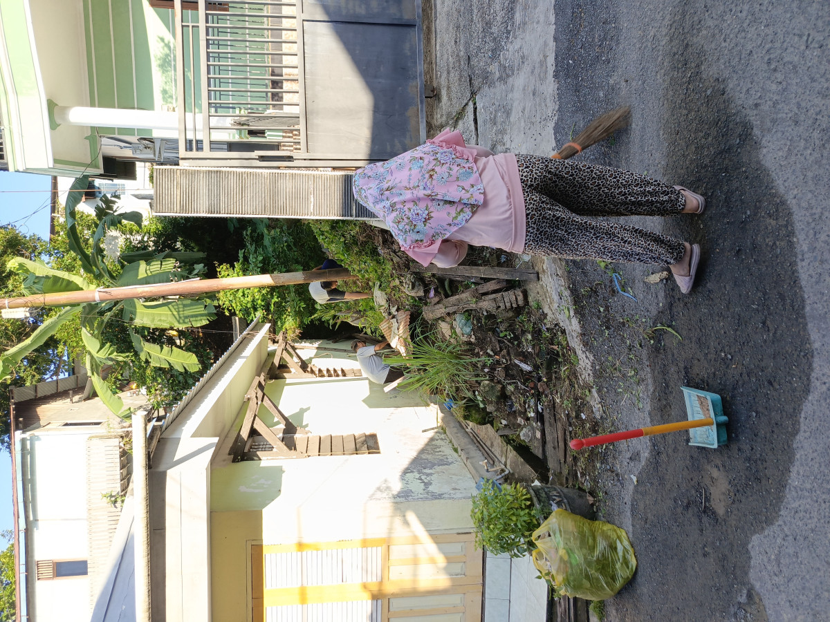 Giat bersih wilayah gang 8