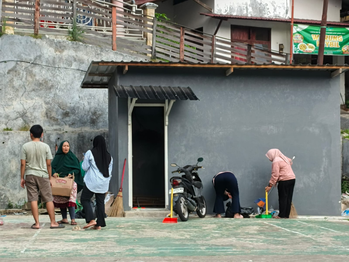 Pembersihan Gudang dan Penataan