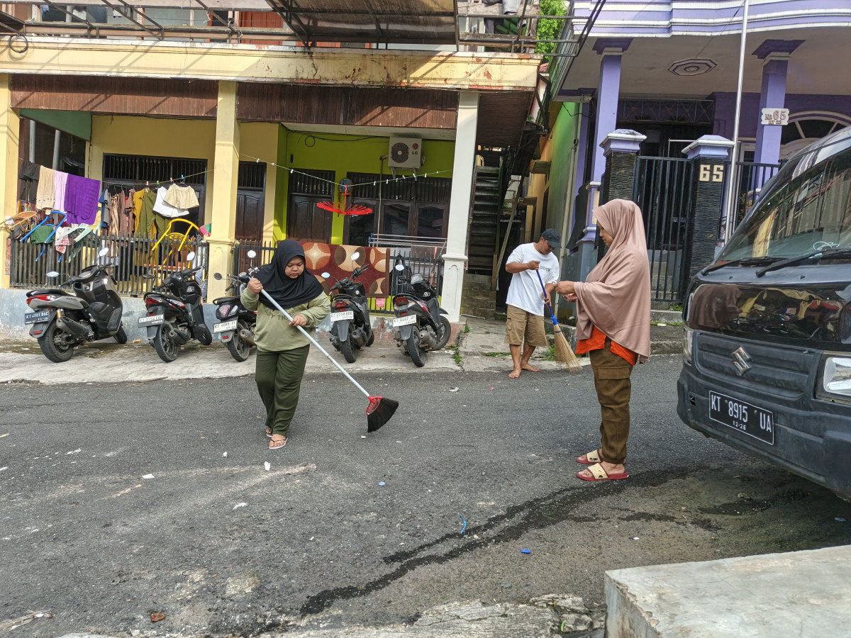 Giat bersih gang 08