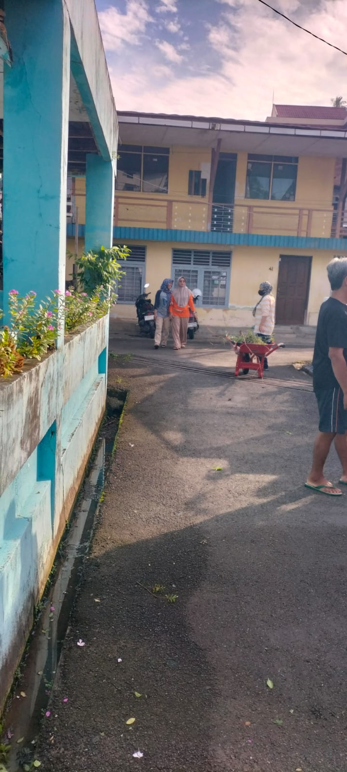 Kegiatan kerja bakti RT 24