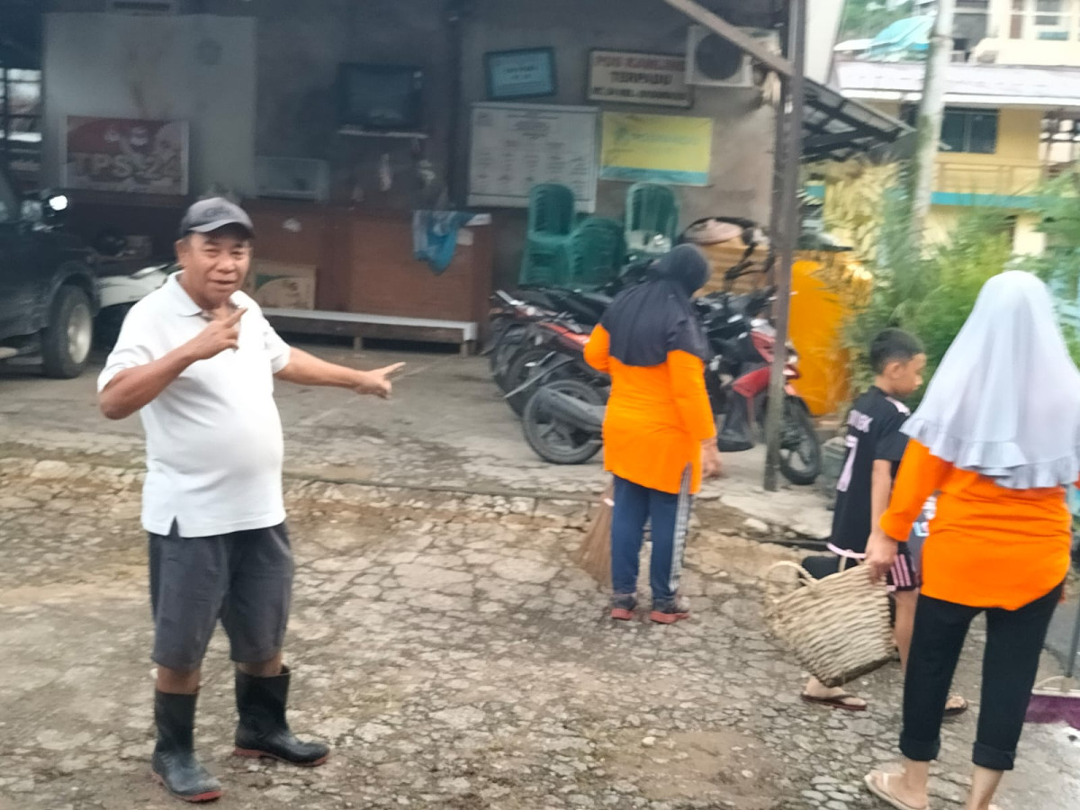 Kegiatan kerjabakti RT 24