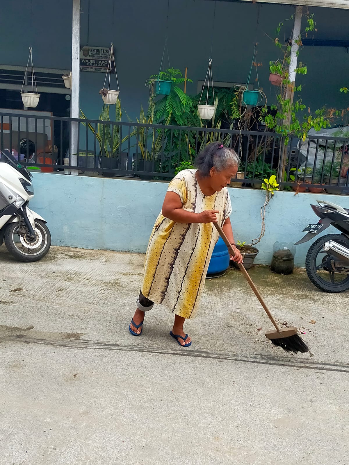Jl. Wolter Monginsidi GG. 2 RT. 25