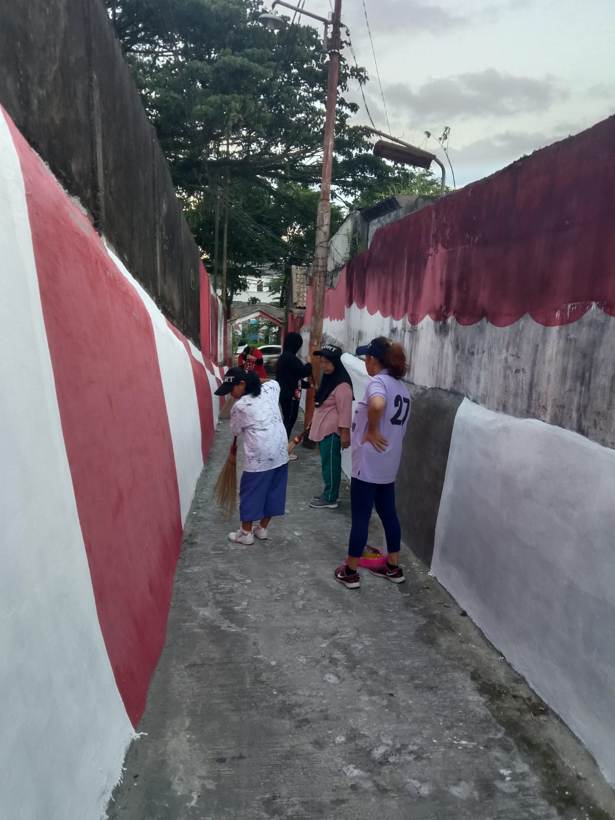Kegiatan kerja bakti RT 27