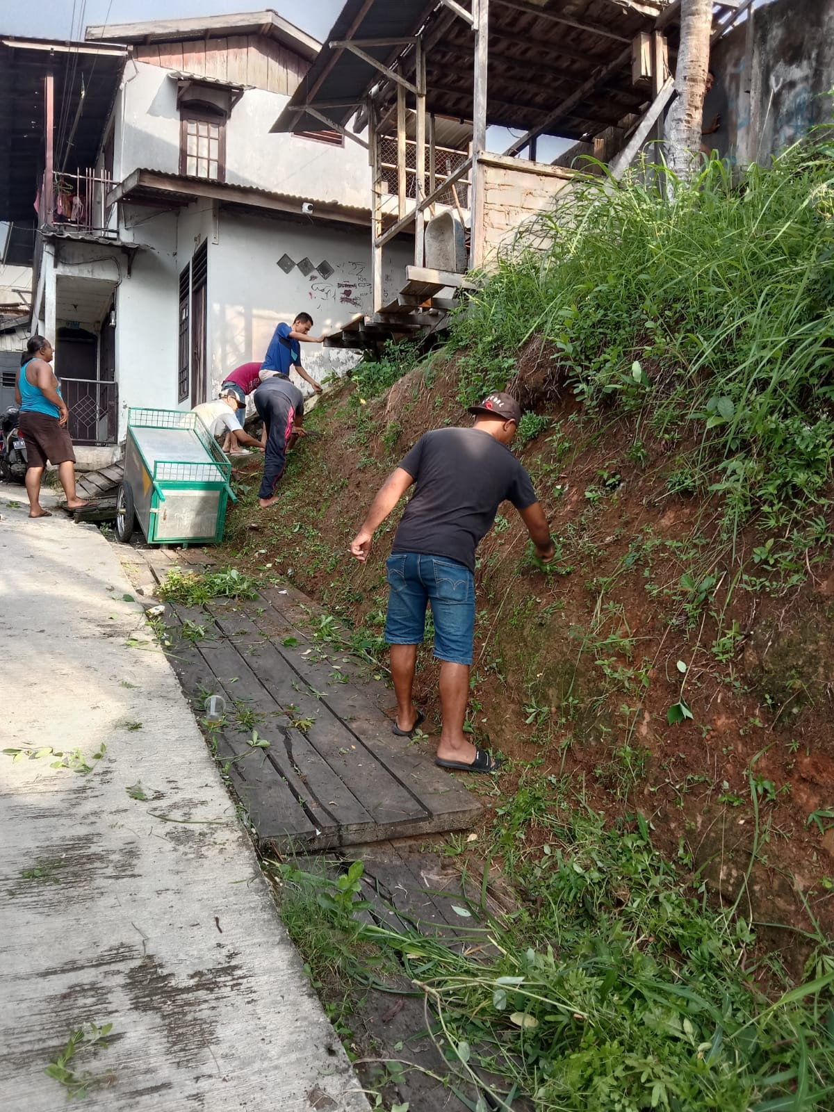 kegiatan pada minggu pagik gotong royong