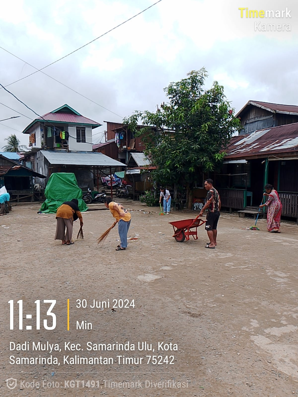 Pembersihan lapangan