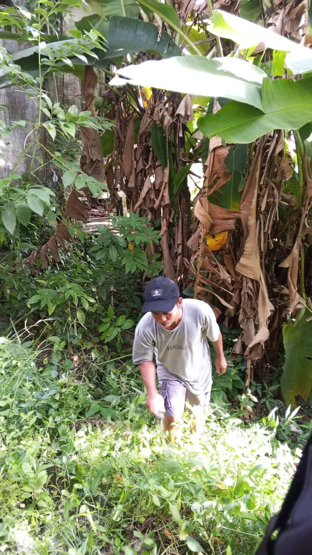 Kegiatan kerja bakti di RT 30