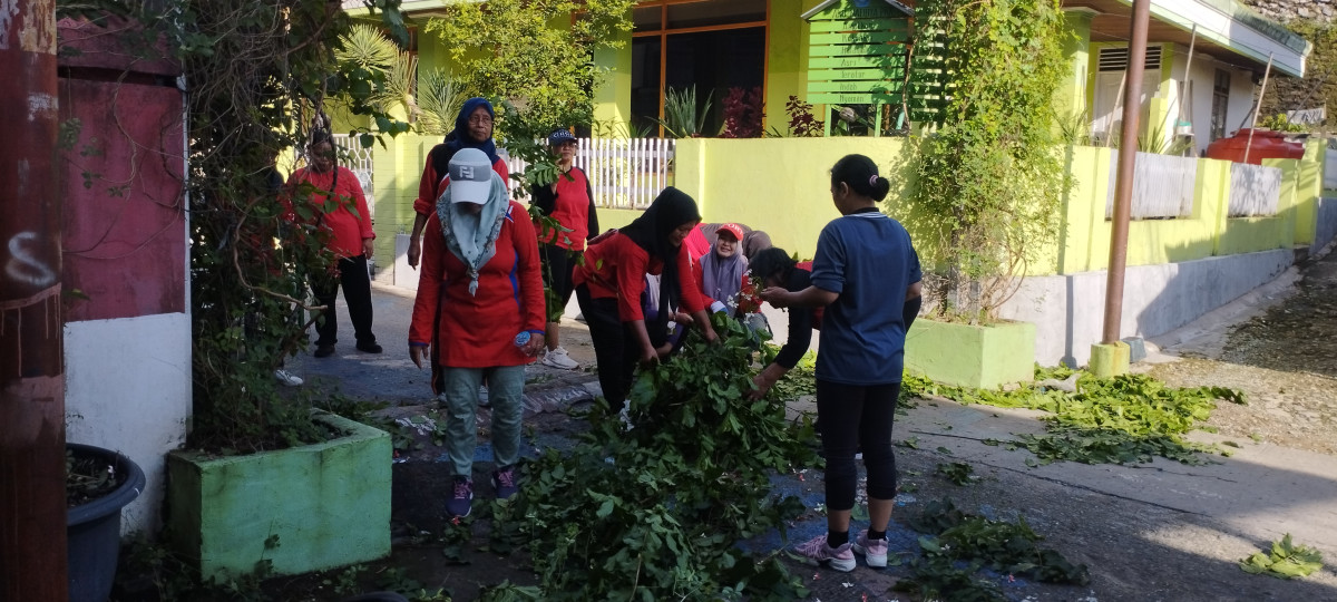 Kegiatan kerjaaa bakti RT 30