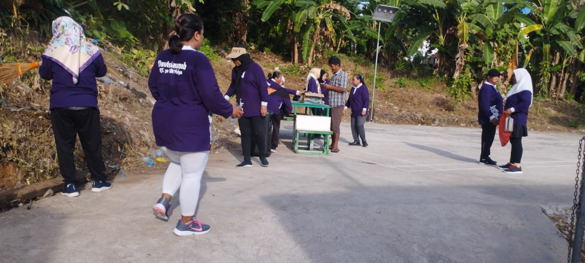 Kegiatan gotong royong RT 30