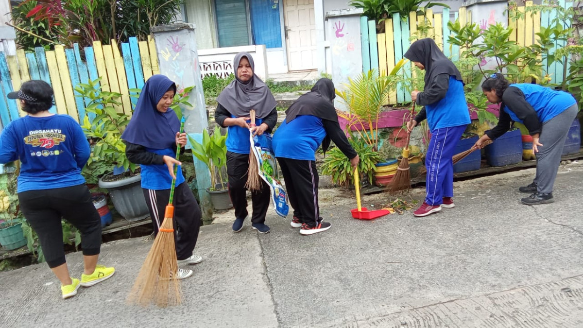 Kegiatan kerjabakti di RT 30