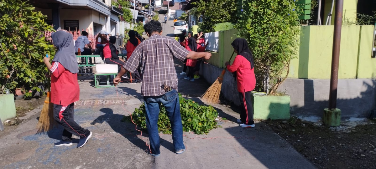 Kegiatan kerjabakti RT 30