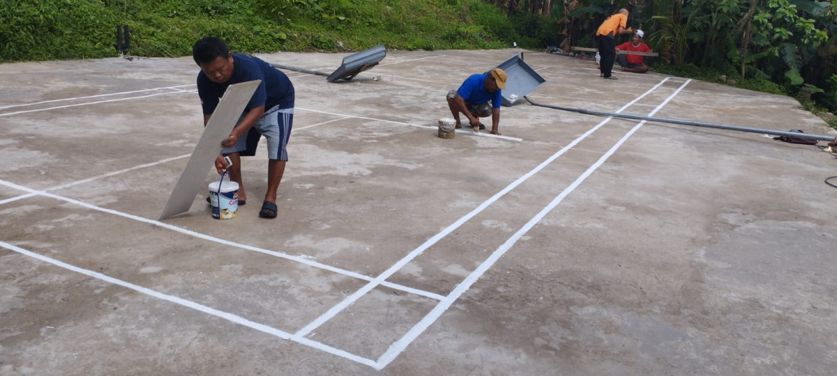 Kegiatan kerja bakti di RT 30