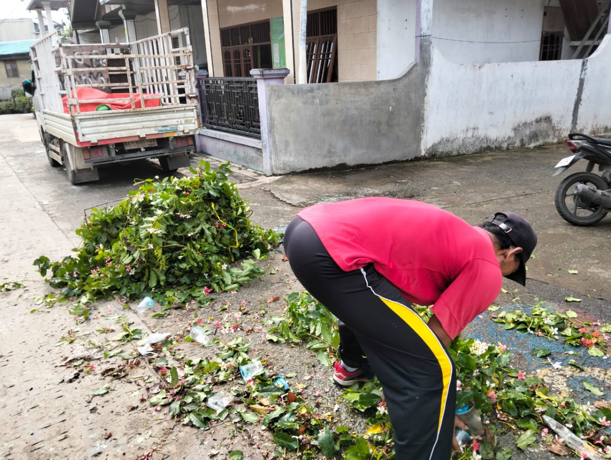 Kegiatan gotong royong rt
