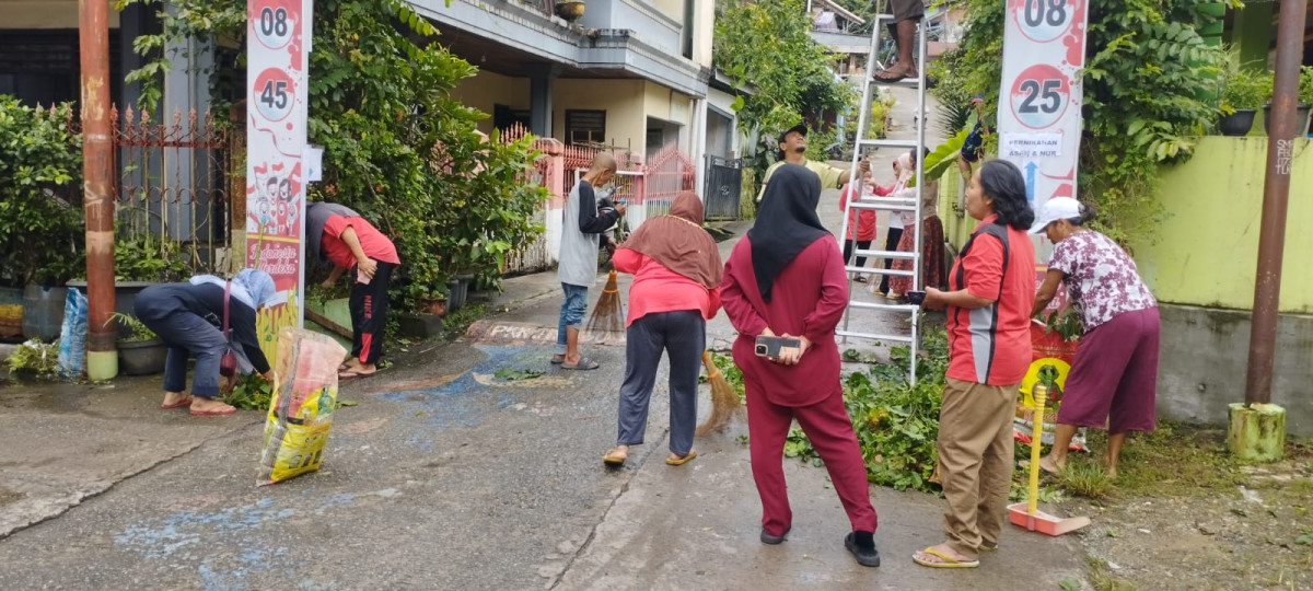 Kegiatan gotong royong RT 30