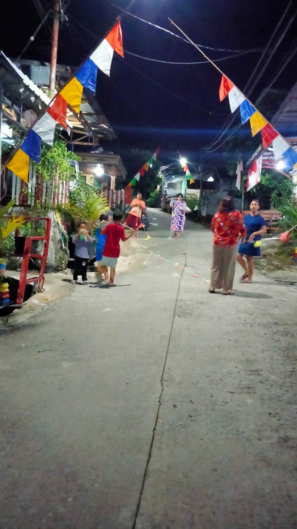 kegiatan kerja bakti pemasangan benderan persiapan 17an