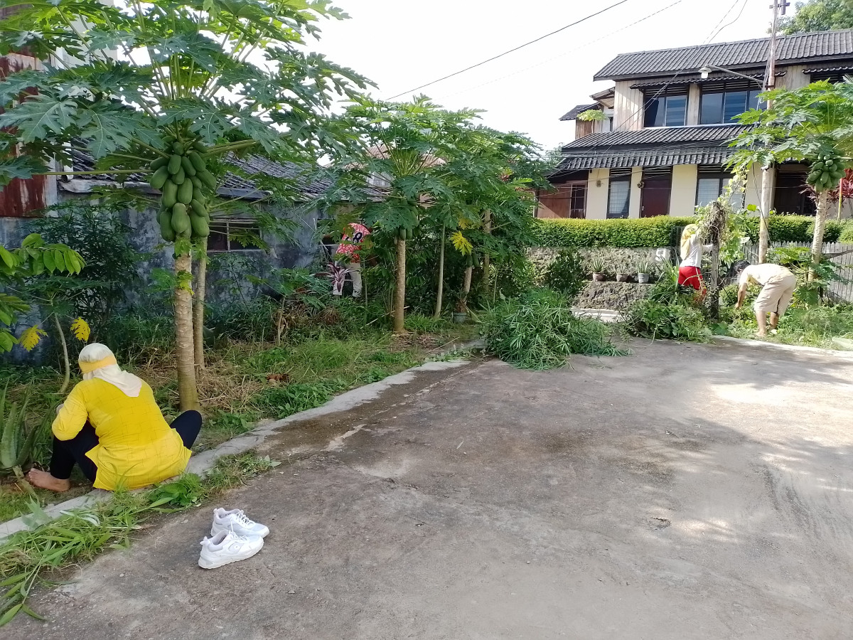 Kerjabakti warga rt 31