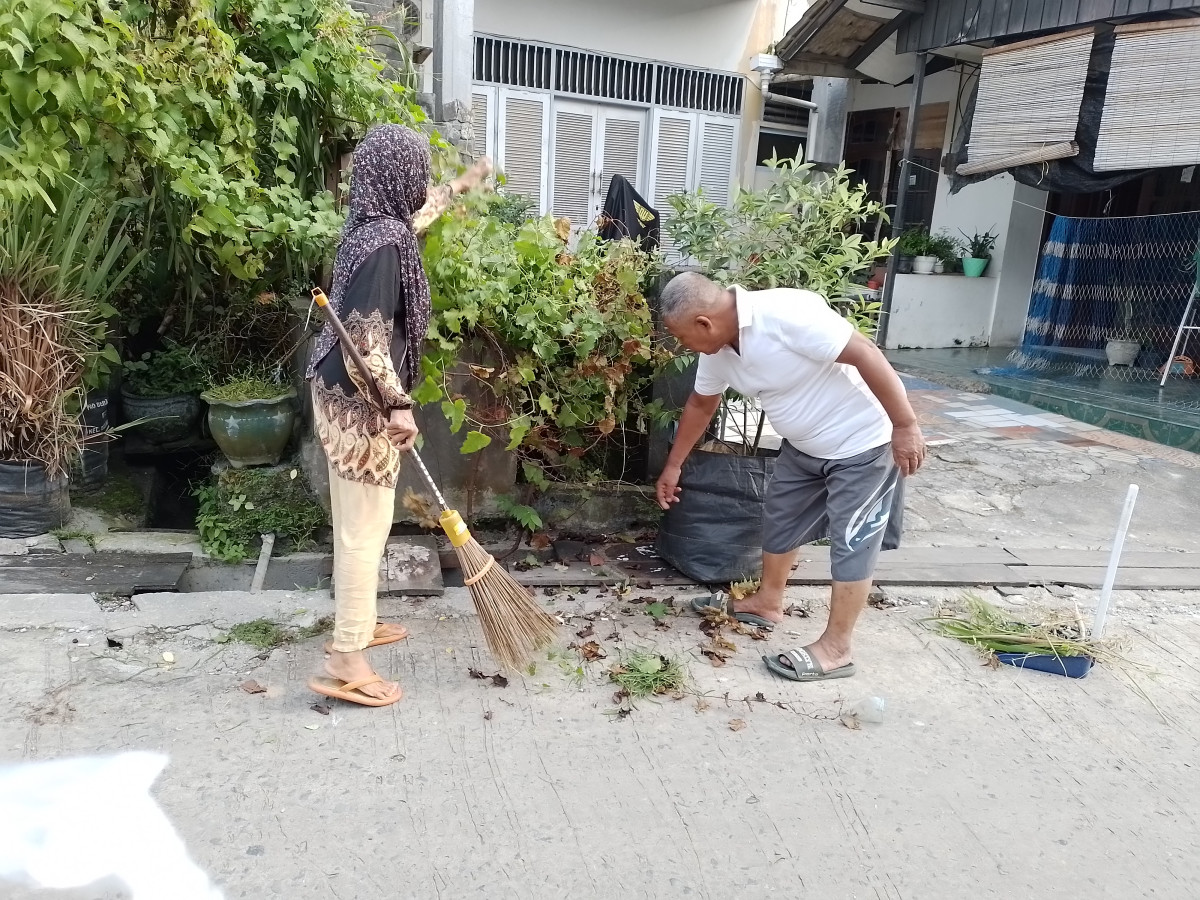 Kerjabakti di lingkungan rt 31