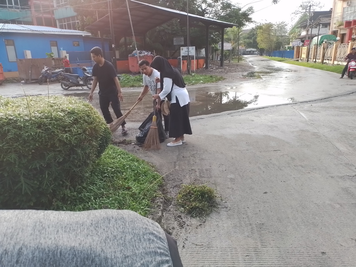 Kerjabakti gabungan 40 rt di wilayah frefap