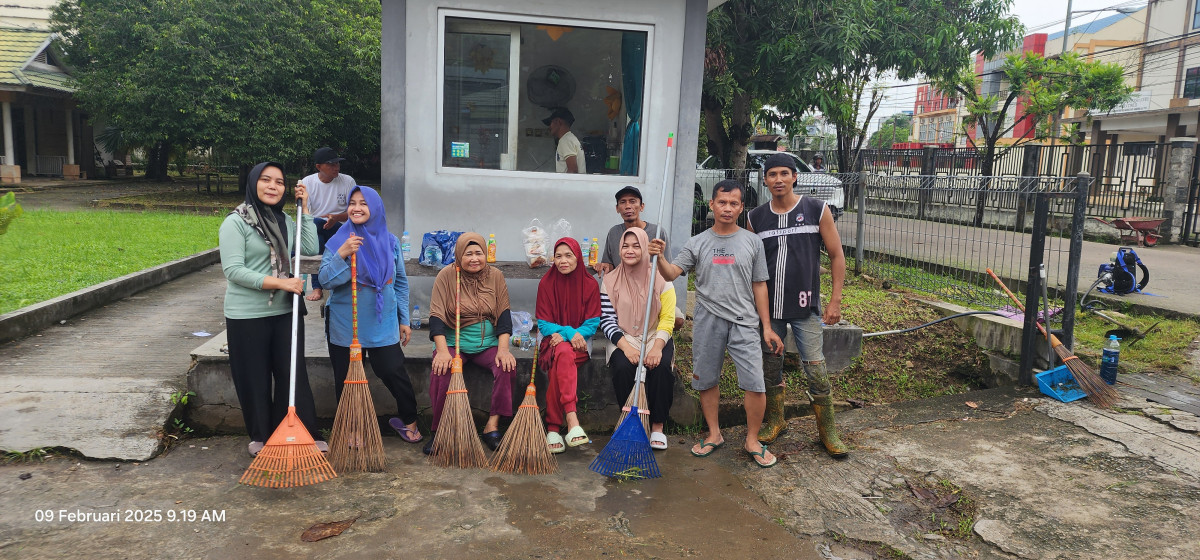 Kerja bakti RT 32 ke 1 JL Harmonika