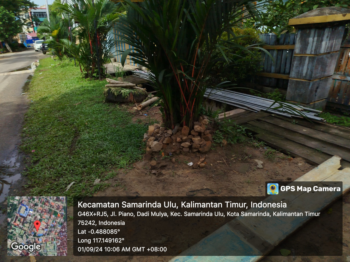 Kerja bakti RT. 32 melepas umbul-umbul dan tiang umbul-umbul