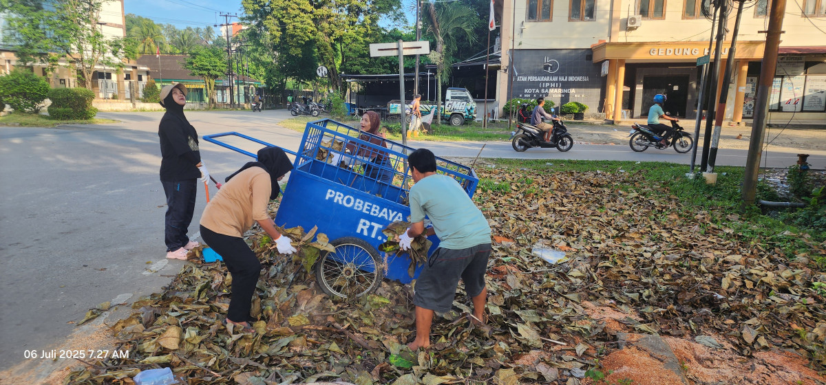 Kerja bakti RT 32 JL Angklung