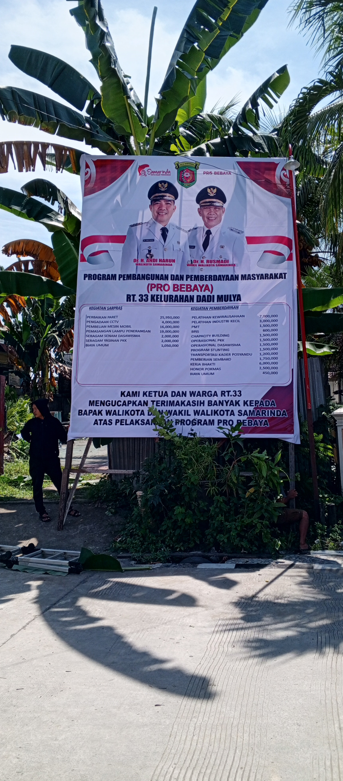 Pemasangan spanduk probebaya 2024
