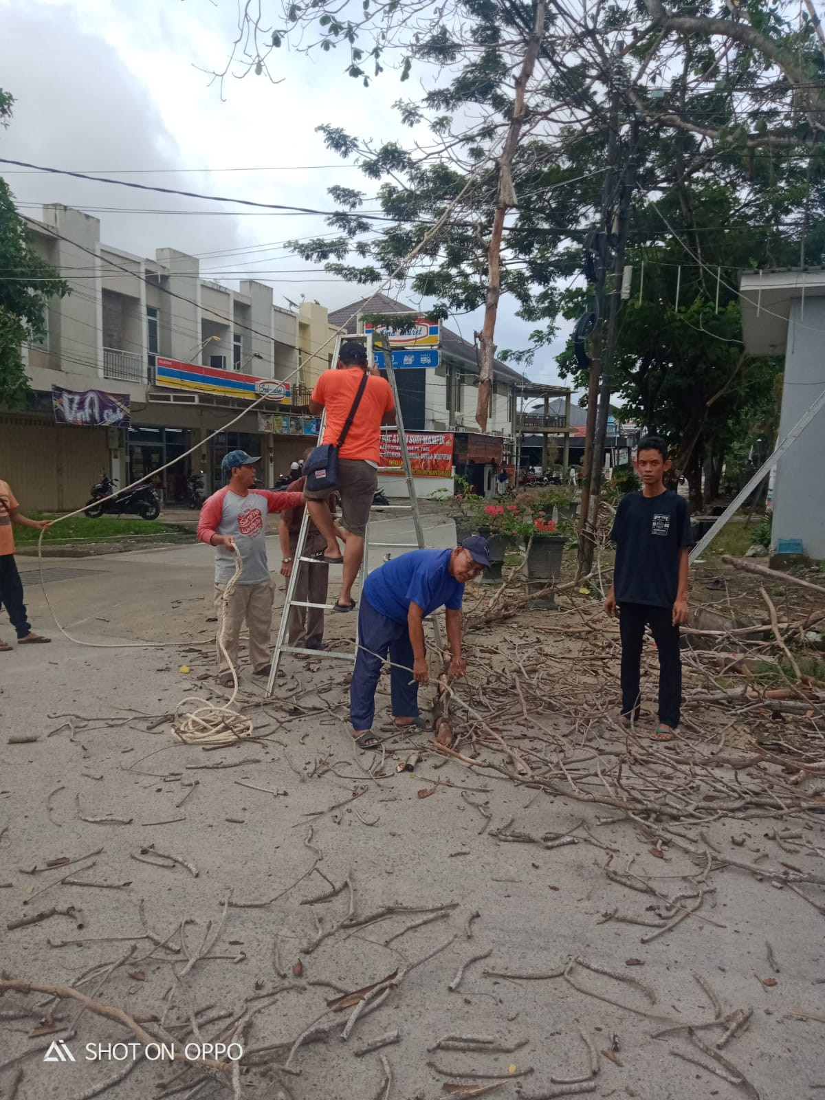 Gotong Royong Gabungan RT. 32, 33, 34, 35, 36