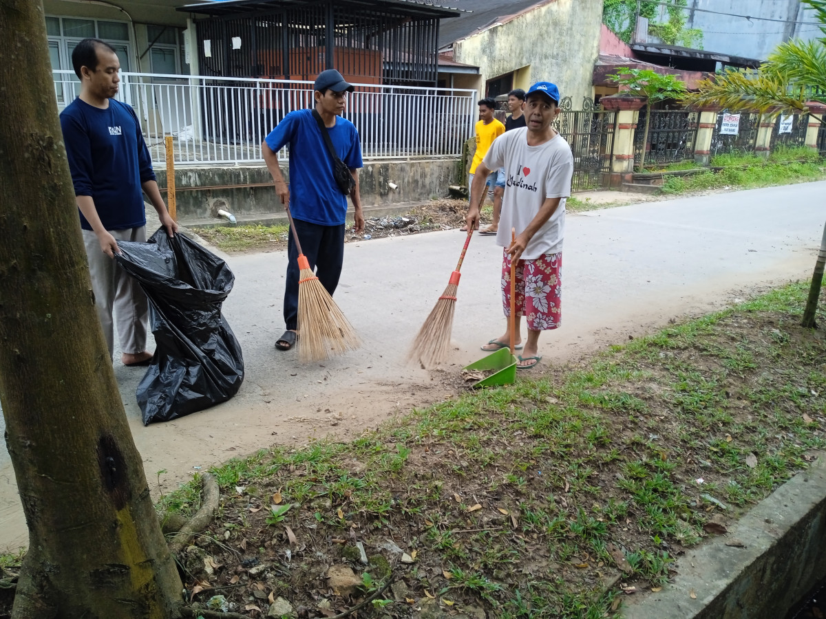 Kerja bakti dijln. Kecapi