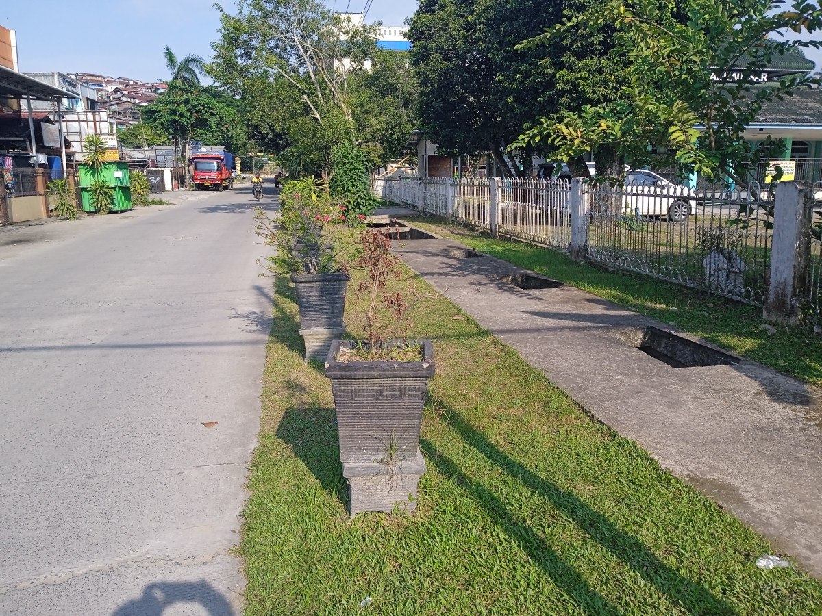 Kerjabakti bersama pasukan hantu banyu jln Kulintang dan angklung