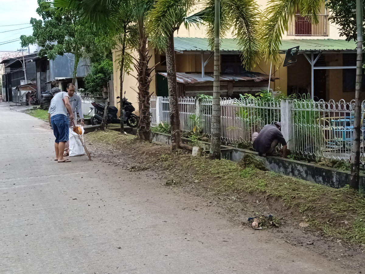 Kerja bakti di lingkungan jln kecapi
