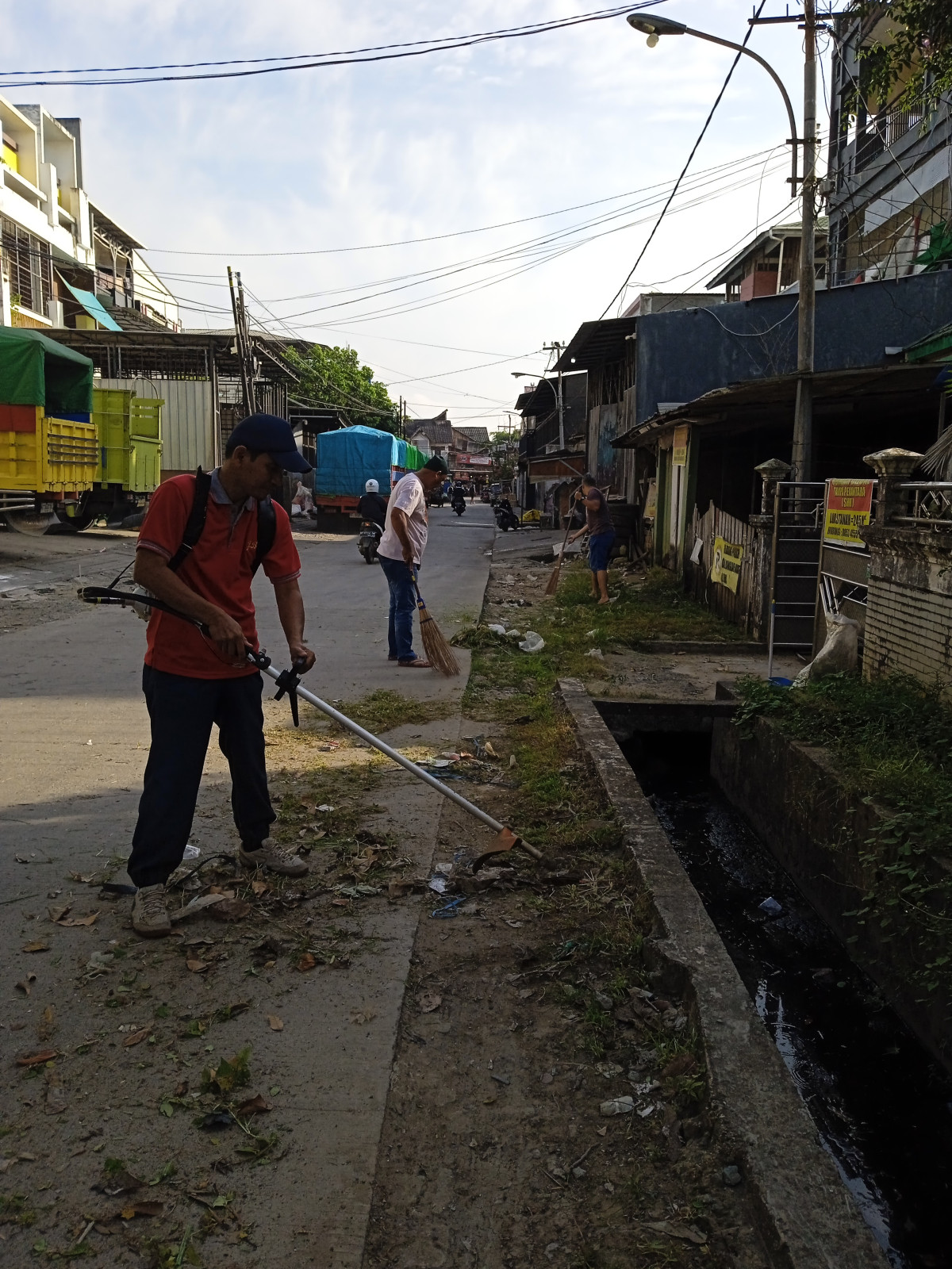Giat kerja bakti jln kecapi