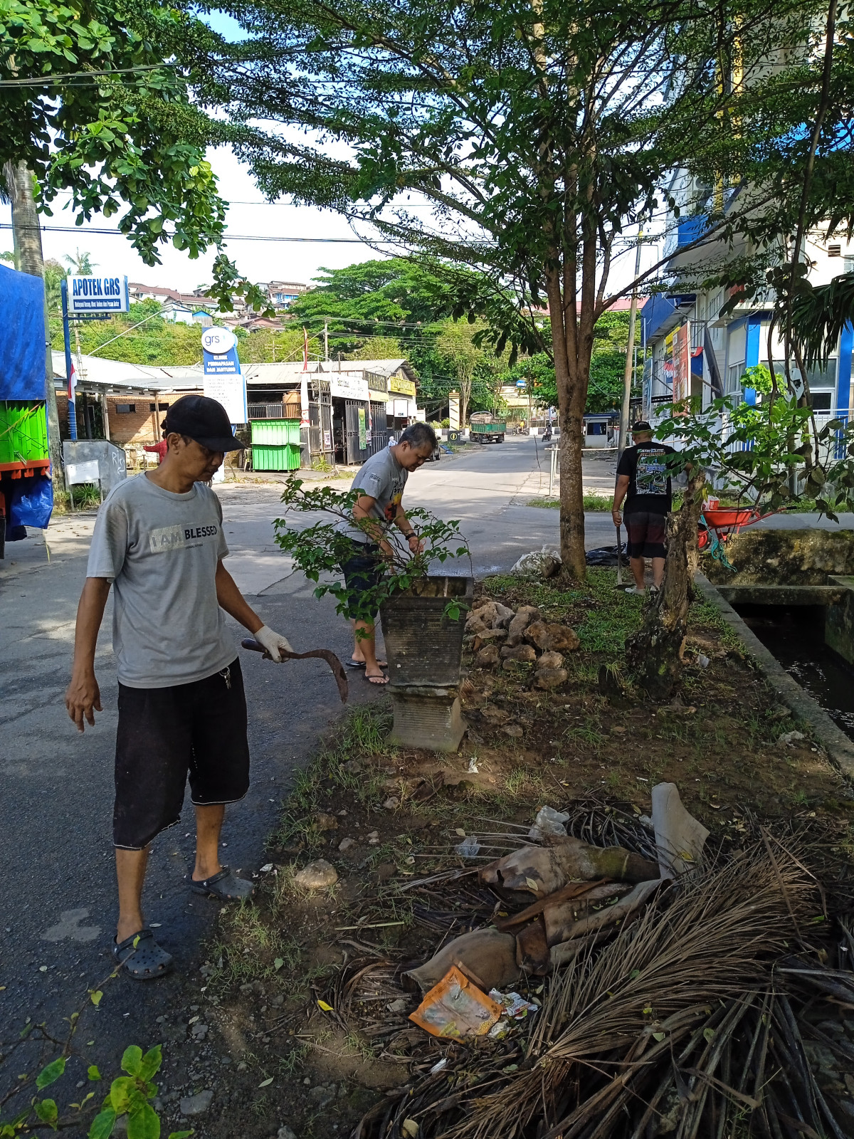Kerjabakti dilingkungan jln kecapi