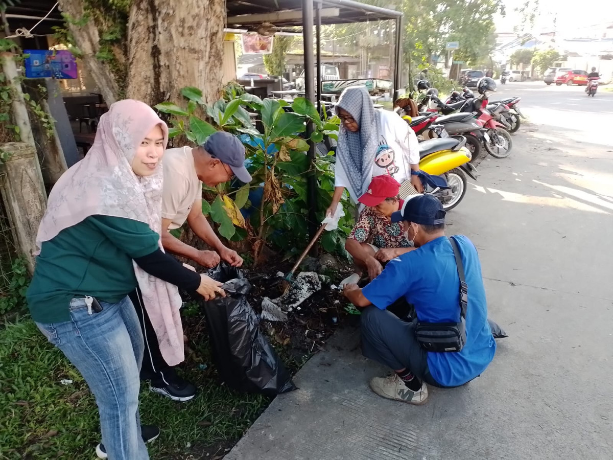 Kerja bakti gabungan jln. Harmonika