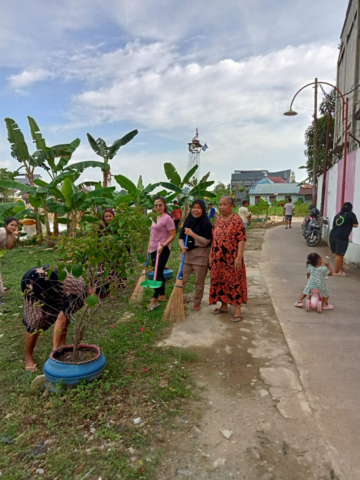 Kegiatan kerja bakti RT 38