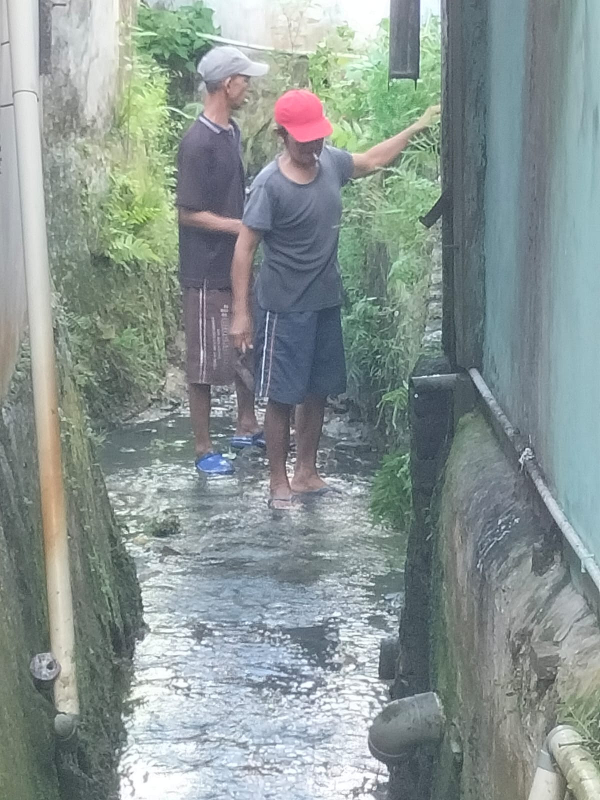 kegiatan kerja bakti di sungai karang mumus