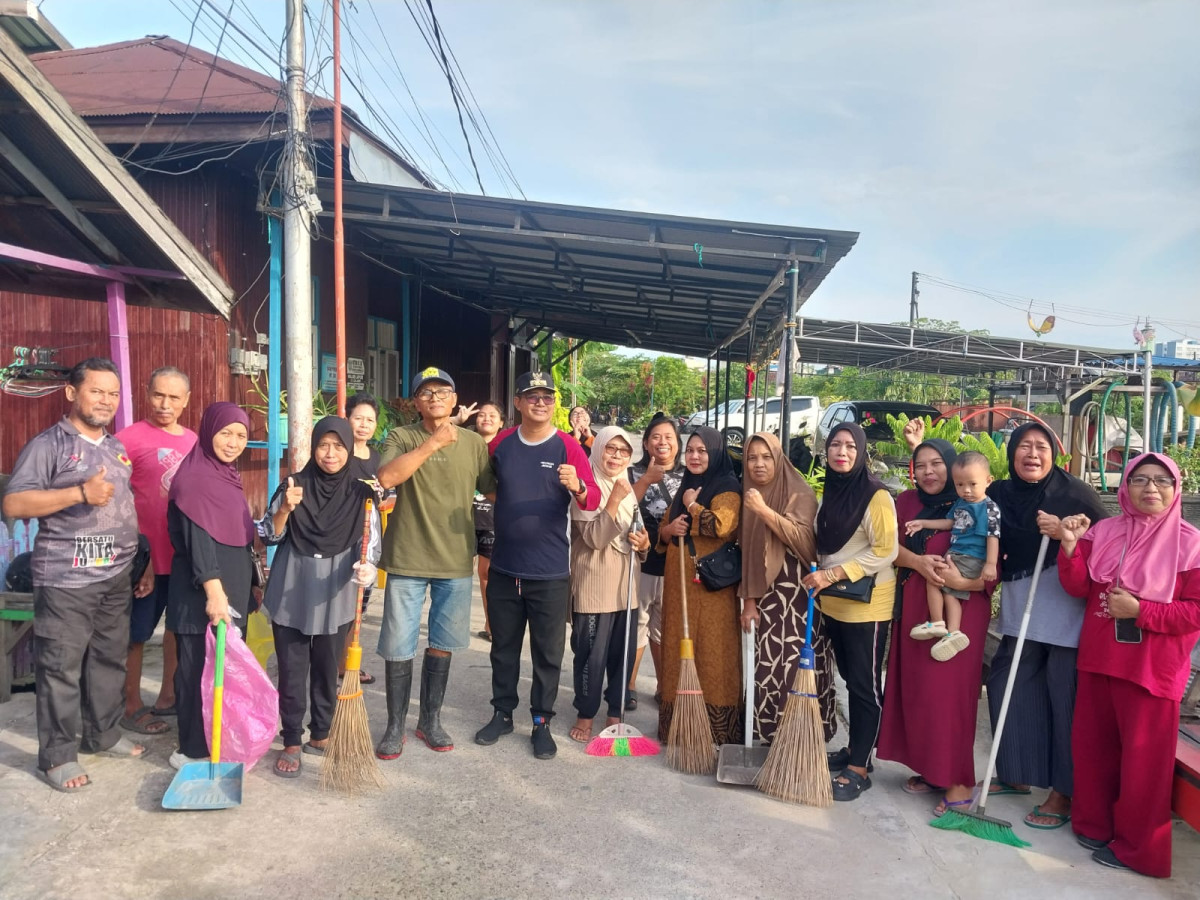 Kegiatan gotong royong RT