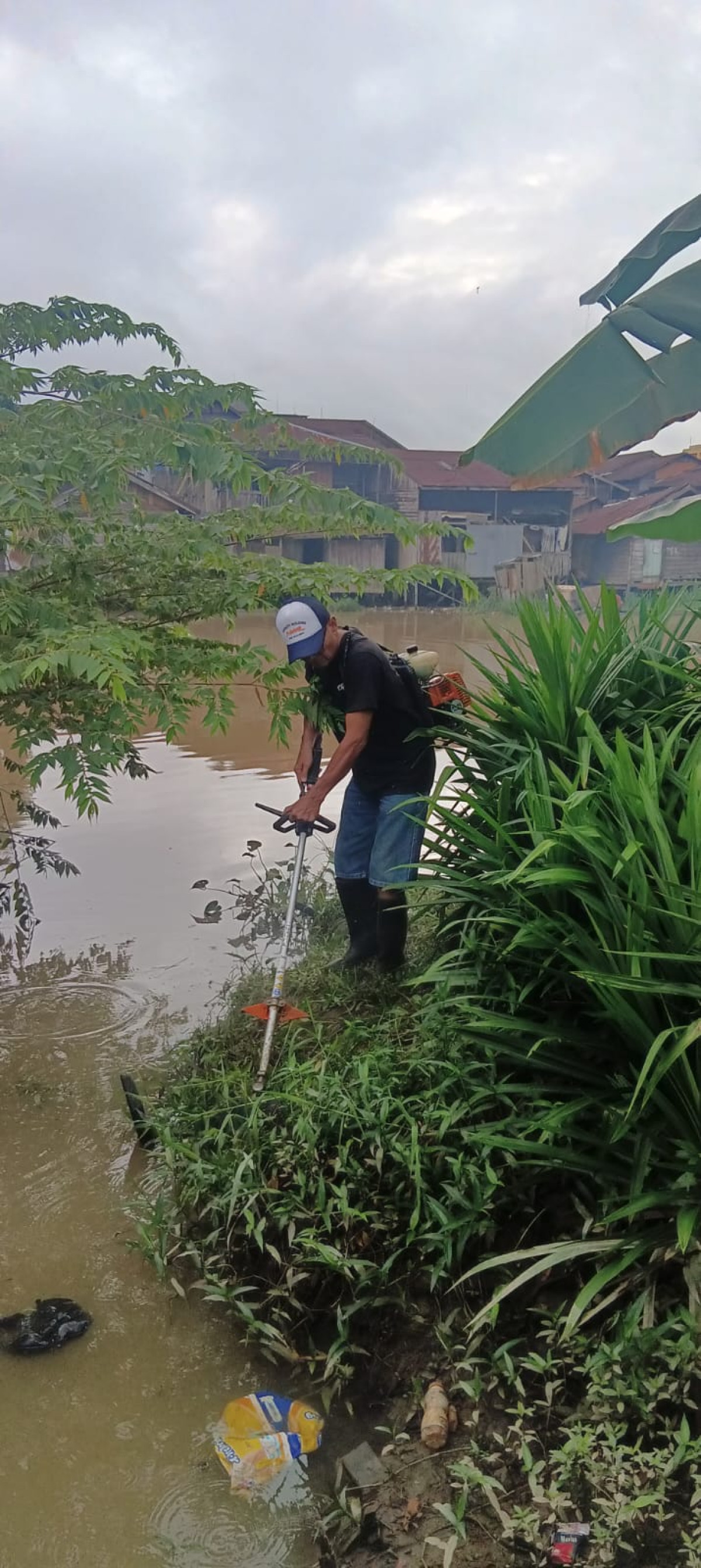 Gotong royong di RT 38