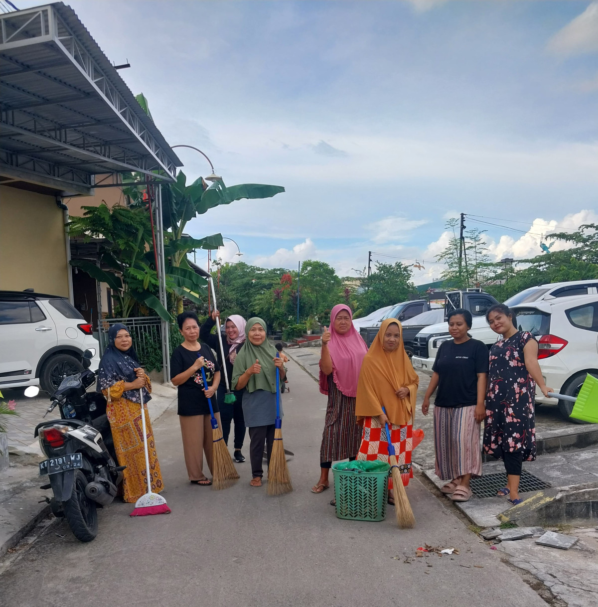 Kegiatan kerja bakti RT 38