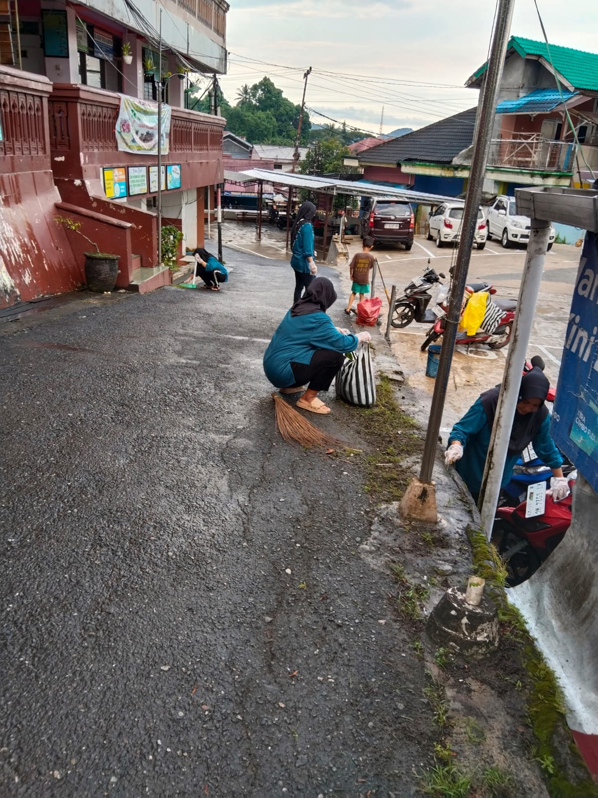 KERJA BAKTI DAWIS KEMBANG SEPATU