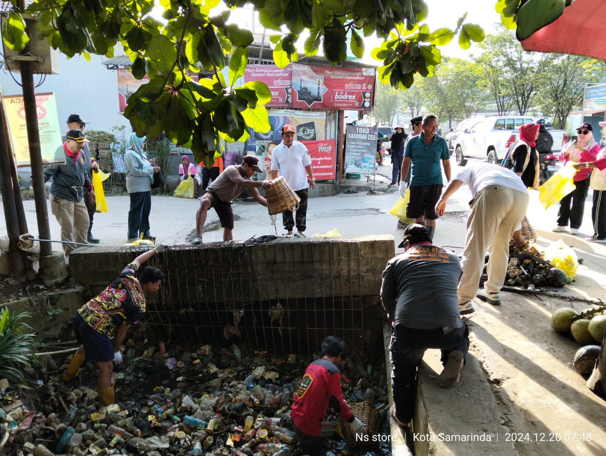 Kerja bakti masal di jl p. suryanata